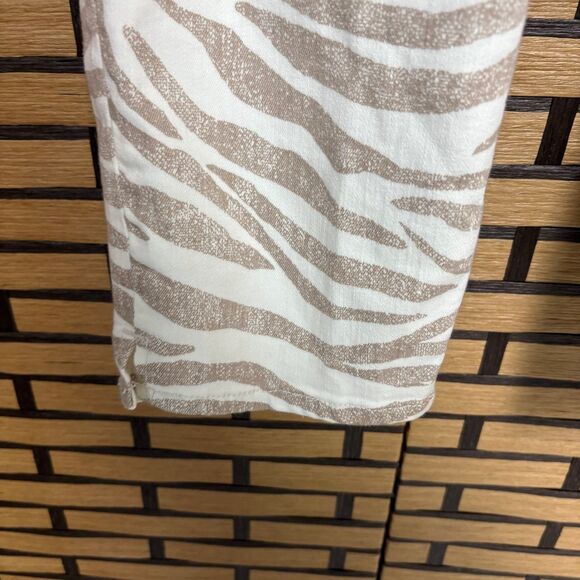 Chico’s Tan And White Zebra Print Pull On Capris Size 0.5 (Size 6) - Picture 4 of 7